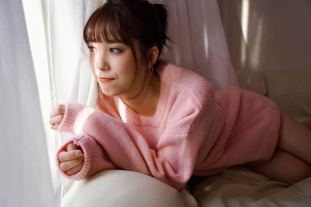 秦瑞穂のインスタグラム：「.  今日は早めに寝ようかな〜🌙  おすすめドラマありがとう✨ 早速観てる🙌🏻  . #秦瑞穂 #follow #me #followme #japanesegirl #japan #粉我 #偶像 #ポートレート #被写体 #sonya73 #instagravure#sexy#셀카놀 #selfie #lingerie#gn#셀카」