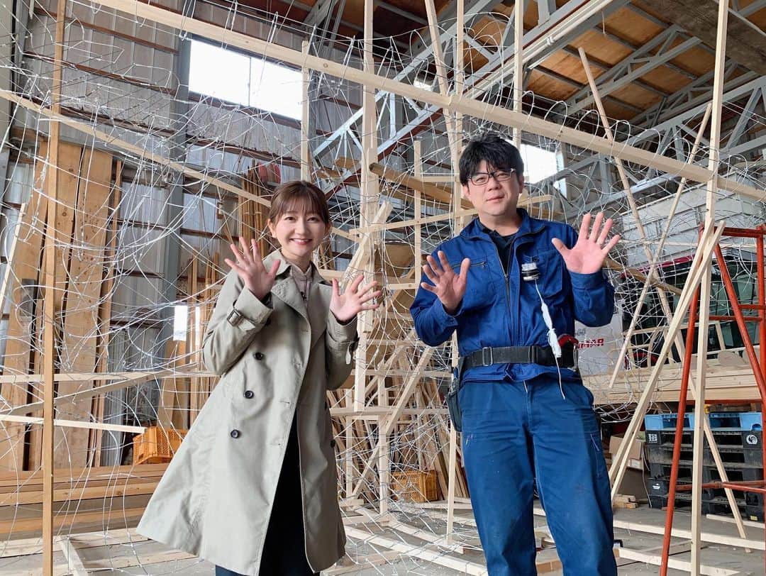 稲葉千秋のインスタグラム：「🍀 ハレのちあした18:15〜県内ニュース 毎週木曜のテーマは 旬の話題をお伝えする「トピック」です。  明日は、今年の青森ねぶた祭で 大型ねぶたデビューされる 3人の新人ねぶた師をご紹介します🎵  取材スケジュールがタイトで 撮影時間も短かったのですが、 御三方ともとても優しくて、 丁寧にインタビューに応じてくださり 一気にファンになってしまいました☺️✨  １枚目の方は 五所川原立佞武多から転身した福士裕朗さん。 訛りが心地よくてお喋りが弾みました！ ハッピィをよく見てくださっているそうで、 ハッピィポーズをしてくださいました😊🙌  2枚目の方は、 北村隆さんの弟子、塚本利佳さん。 このロケでは、 数年前に取材していた中井アナに 同行してもらいました😁 北村隆さんと麻子さん親子にも お話を聞かせていただき、 贅沢な時間でした☺️💗  3枚目の方は、 竹浪比呂央さんの弟子、野村昂史さん。 ケアマネジャーをされているのもあってか、 滲み出る思いやりと優しさに、 話を聞いているだけで ジーンとしてしまいました🥺  特集では個性豊かな御三方の魅力を ぎゅっと詰め込みました！ 観ればきっと今年のねぶたが 楽しみで仕方なくなるはず！ ぜひご覧ください☺️❣️  #ハレのちあした #木曜トピック #新人ねぶた師 #今年デビュー  #青森ねぶた祭 #じゃわめぐ  #稲葉千秋」