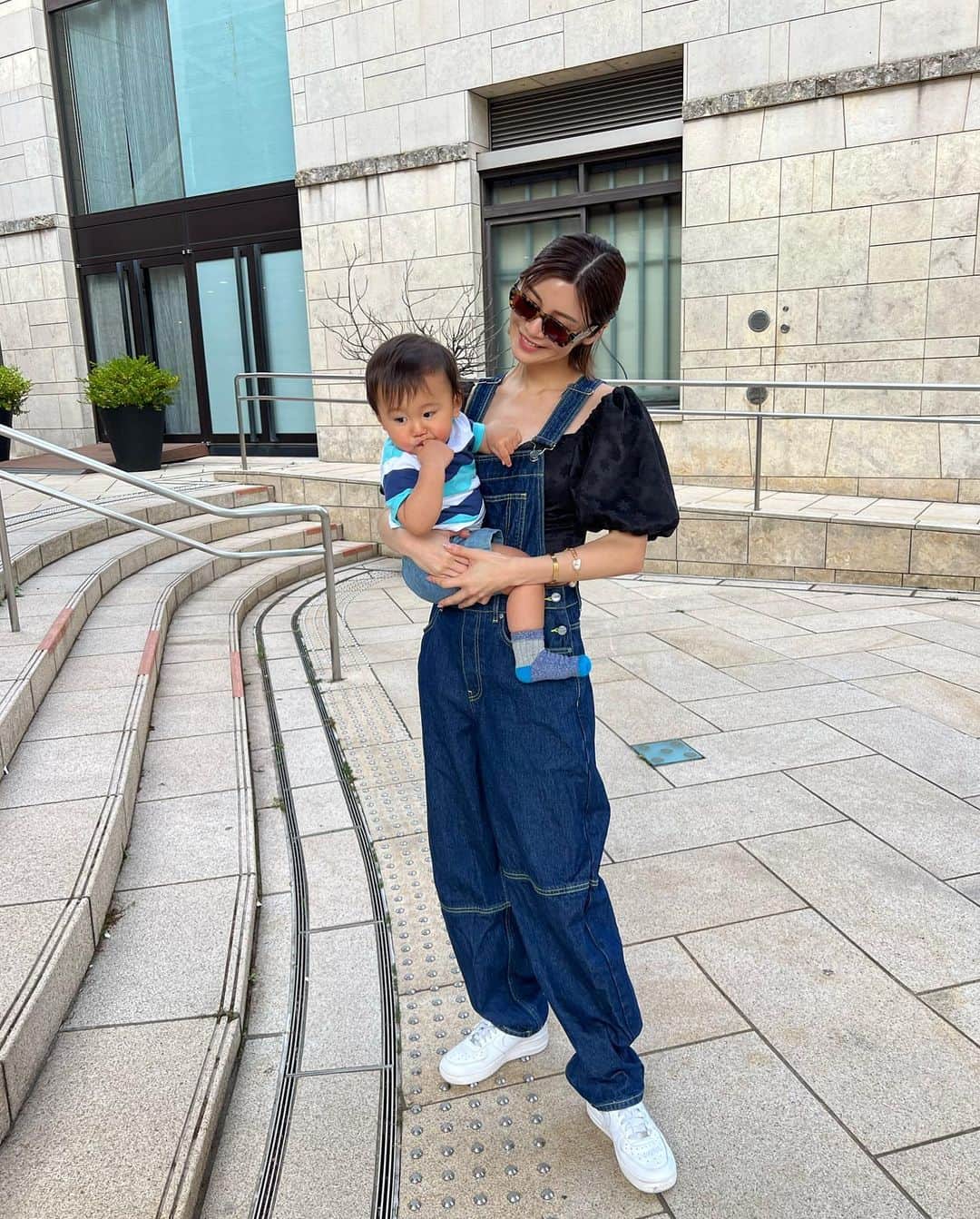 のインスタグラム：「起きたらちびっこ怪獣🦖❤️‍🔥 寝てると天使ちゃん👼🏼🥹🥹☁️」