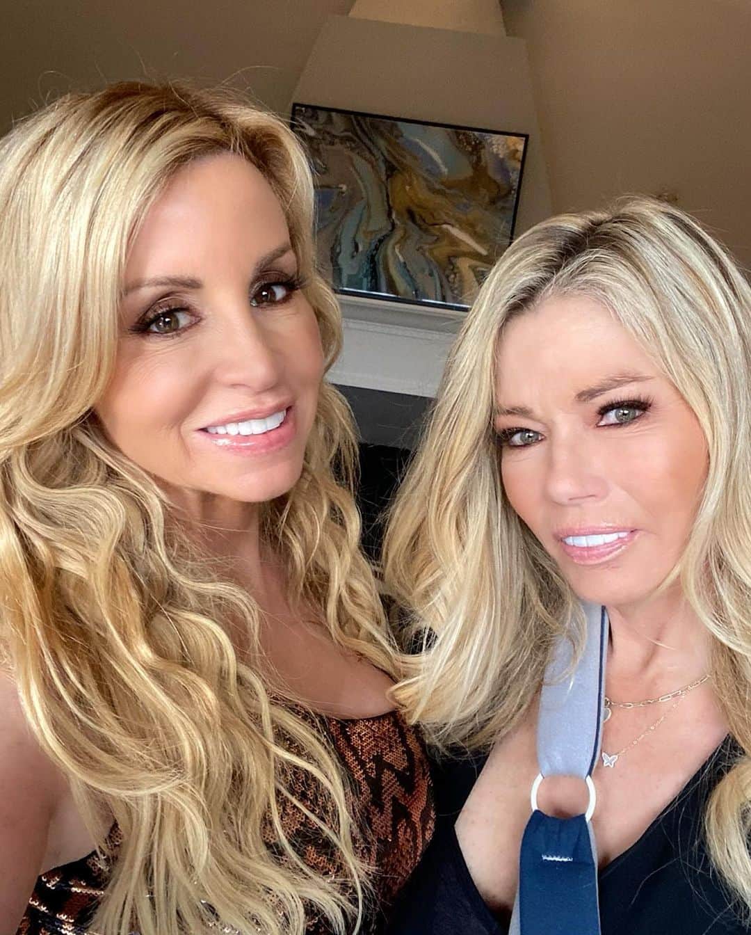 カミール・グラマーのインスタグラム：「A Night out to raise awareness for a great cause, raising funding and awareness for mental health. @namicommunicate  Got my dear friend @kimberloo1122 out of the house after shoulder surgery. She’s healing well and on the road to recovery after a ski mishap. Friends supporting friends. Hair and Makeup @ricardoferrise2」