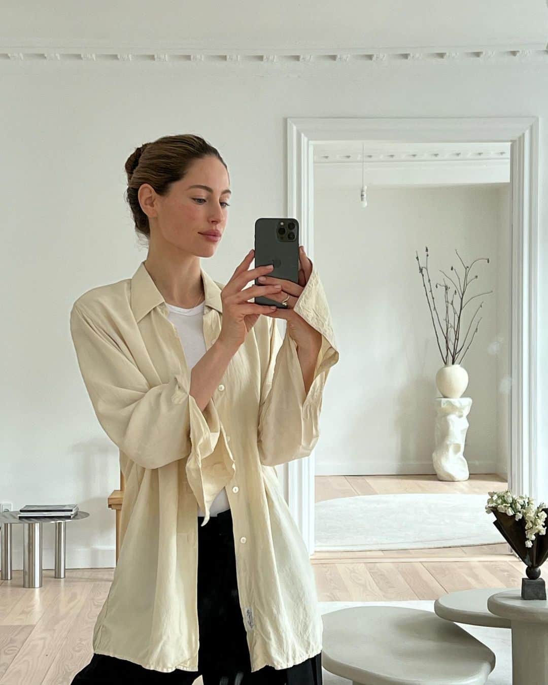 Mathilde Goehlerのインスタグラム：「Annonce. Spring is is in the air and on my skin, prepping for sun, and taking extra care after a long and grey winter. Using my beloved White Tea skin solution series from @elizabetharden #Alwaysarden #gentleskincare @saetherbeautydk」