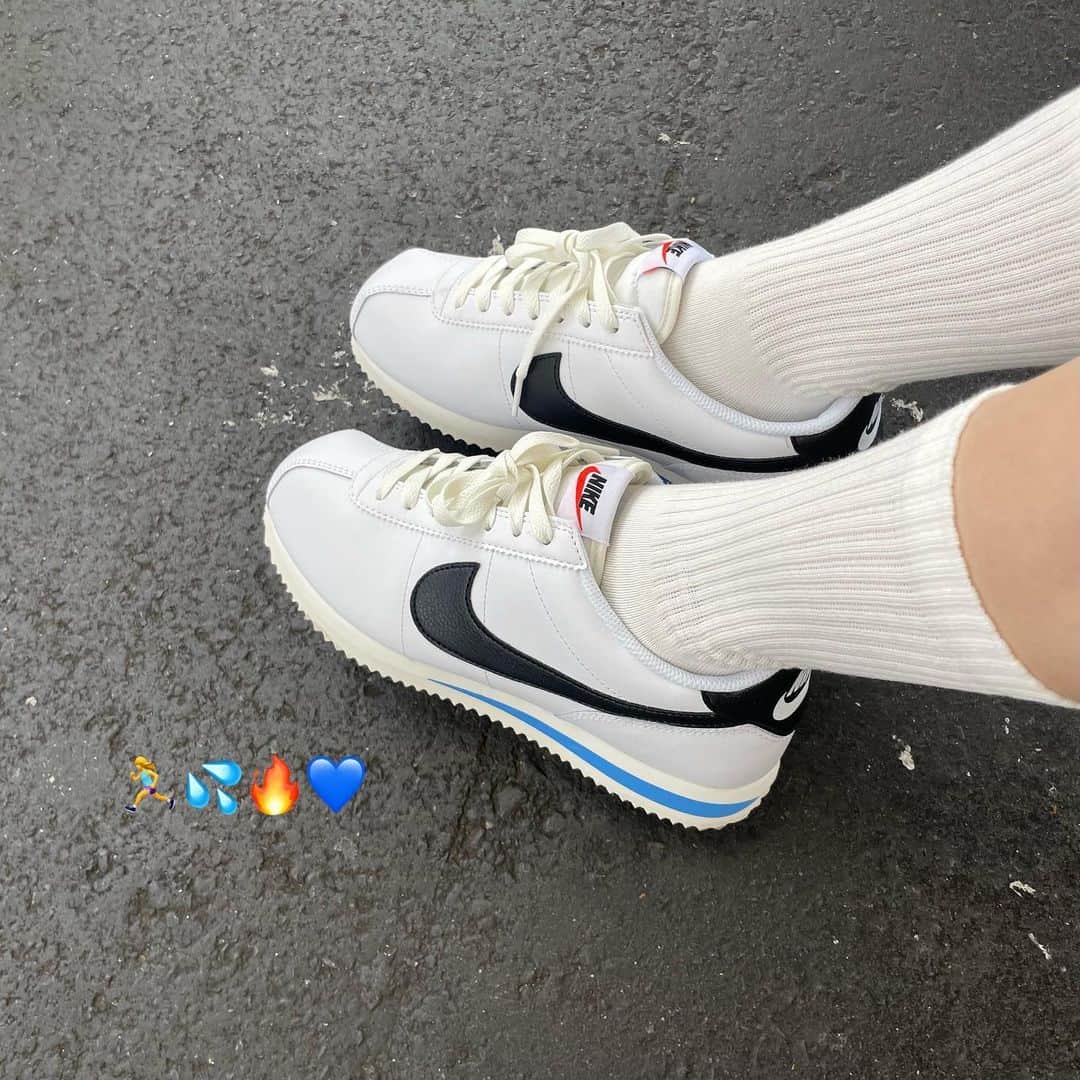 佐久間采那のインスタグラム：「.  ｯｯｯｯﾂ  コルテッツGET🕺 おろしたての その日から とっても歩きやすく走りやすい 1人マラソン大会したほど  3枚目：めちゃわろてる😄  #ootd #ootn #outfits #todaysoutfit #todaysoutfits #instafashion #cortez #nike #nikecortez #コルテッツ #コルテッツコーデ#zaraコーデ #ザラ購入品 #amerge #韓国ファッション #ポロシャツコーデ #プリーツスカートコーデ #dior #오오티디 #옷스타그램 #아웃핏 #데일리룩 #패션스타그램 #穿配不重样 #日系穿搭」