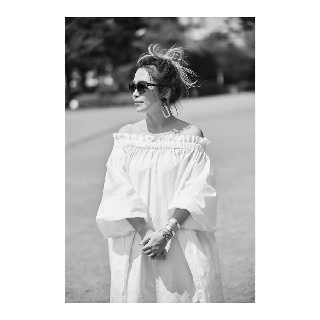 藤田敦子のインスタグラム：「ㅤ あきちゃんがあげてたのでわたしも。笑 FBのプロフィール写真にしました。  📷 @underthemountain」