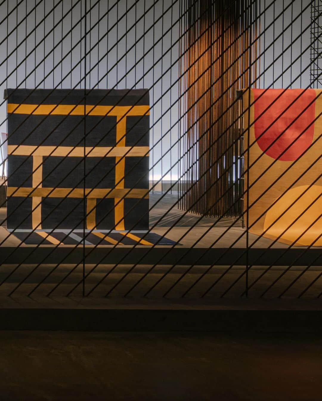 エルメスさんのインスタグラム写真 - (エルメスInstagram)「Intersecting energies. Hermès presents its new creations for the home in Milan. The aesthetics of the creations for the home are inspired by the authenticity of their shapes and the innate strength of their minimalism. This is the very essence of design, drawing inspiration from materials and expressed through expert know-how to create durable, contemporary objects that grow more beautiful with the passing years.   To be discovered from April 19-23,  La Pelota, via Palermo 10, Milan.   #ThePowerOfFundamentals #MilanDesignWeek #HermesHome #Hermes」4月19日 23時41分 - hermes