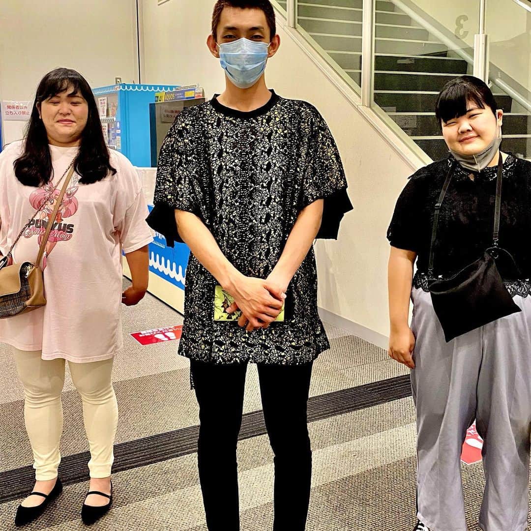 たいゆうきのインスタグラム：「XLサイズの財布拾ったら出てくる心の中の天使と悪魔」
