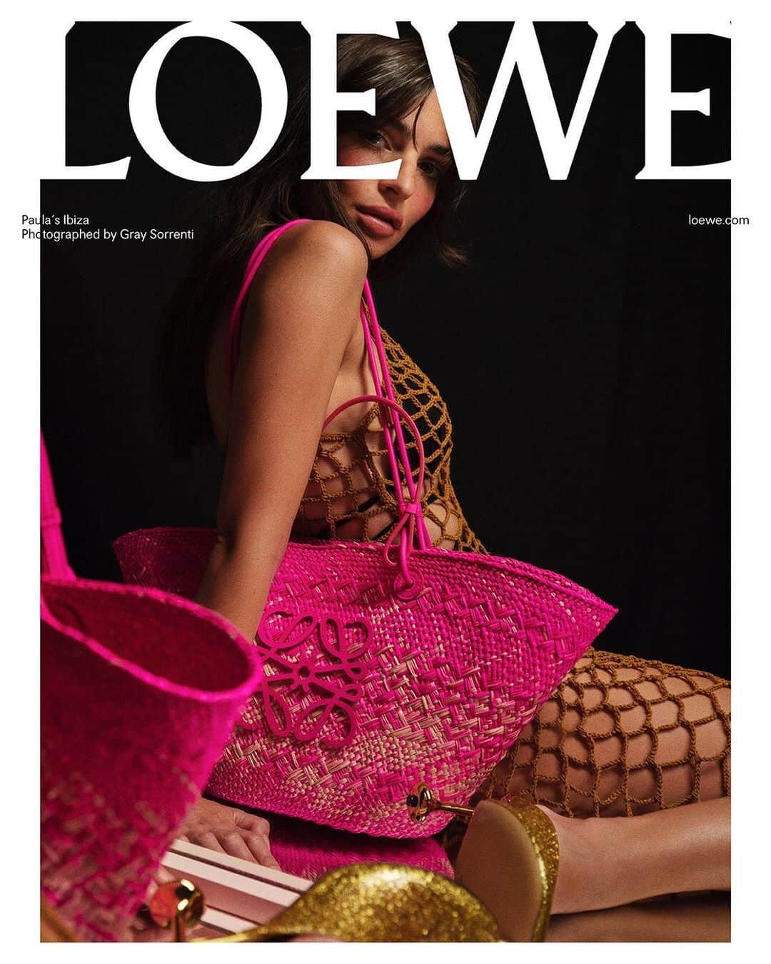 エミリー・ラタコウスキーのインスタグラム：「@LOEWE Paula’s Ibiza 2023 🌞   @Jonathan.Anderson ❤️ @graysorrenti 🍓」