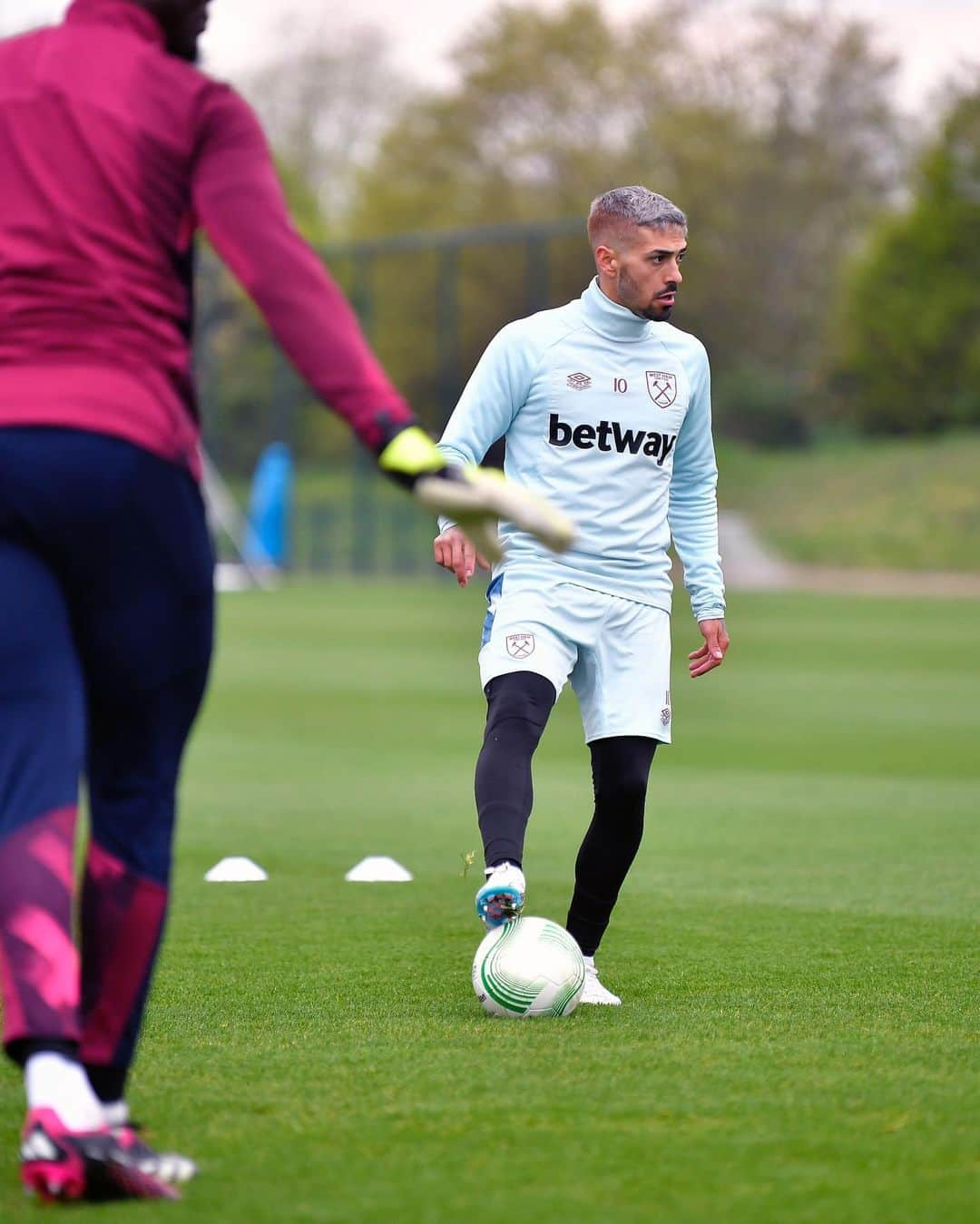 マヌエル・ランシニのインスタグラム：「Jugar al fútbol es sencillo, pero jugar un fútbol sencillo es la cosa más difícil 🙏🏼💪🏼⚒」