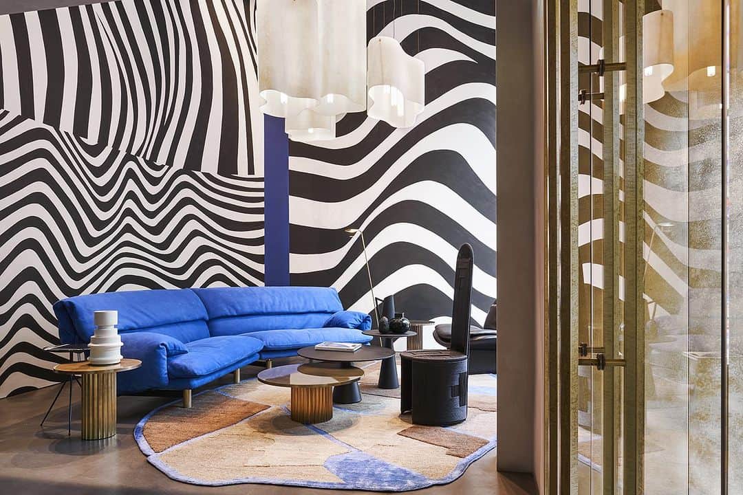Baxterのインスタグラム：「Elegant, scenographic, surprising: the 2023 setting of Baxter Cinema renews the unique atmosphere of a place designed to preserve an experience, that of the Baxter lifestyle ✨  Discover @baxtercinemaofficial  at Largo Augusto 1, Milan  Ph. @fabriziocicconi_ph   #baxtermadeinitaly #baxtercinema #leather #design #interiordesign #madeinitaly #milan #italy #luxury #interior #milanodesignweek2023」