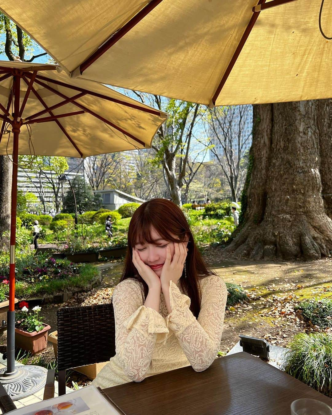 MICさんのインスタグラム写真 - (MICInstagram)「ある日の思い出🇯🇵 日比谷公園\( ˙▿˙　)/ ピクニックしたいな  ワンピース @andrabbit_official   #ミニワンピース #ミニワンピ #タイトワンピース#154cm #ミニスカート #154cmコーデ  #スニーカー #150cmコーデ   #おでかけ #デートコーデ #タイトワンピ #タイツ  #今日の服  #きれいめコーデ  #コーデ  #大人かわいい #タイトスカート #ワンピース」4月19日 23時55分 - micmofmof