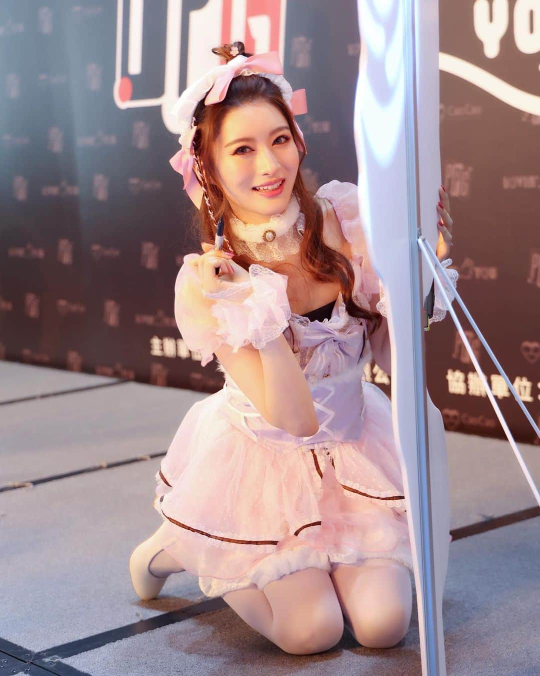 龐文宏のインスタグラム：「可愛小公主!!!🥰🥰🥰漂亮的相澤南😘😘😘大迷人👍👍👍簽名版」