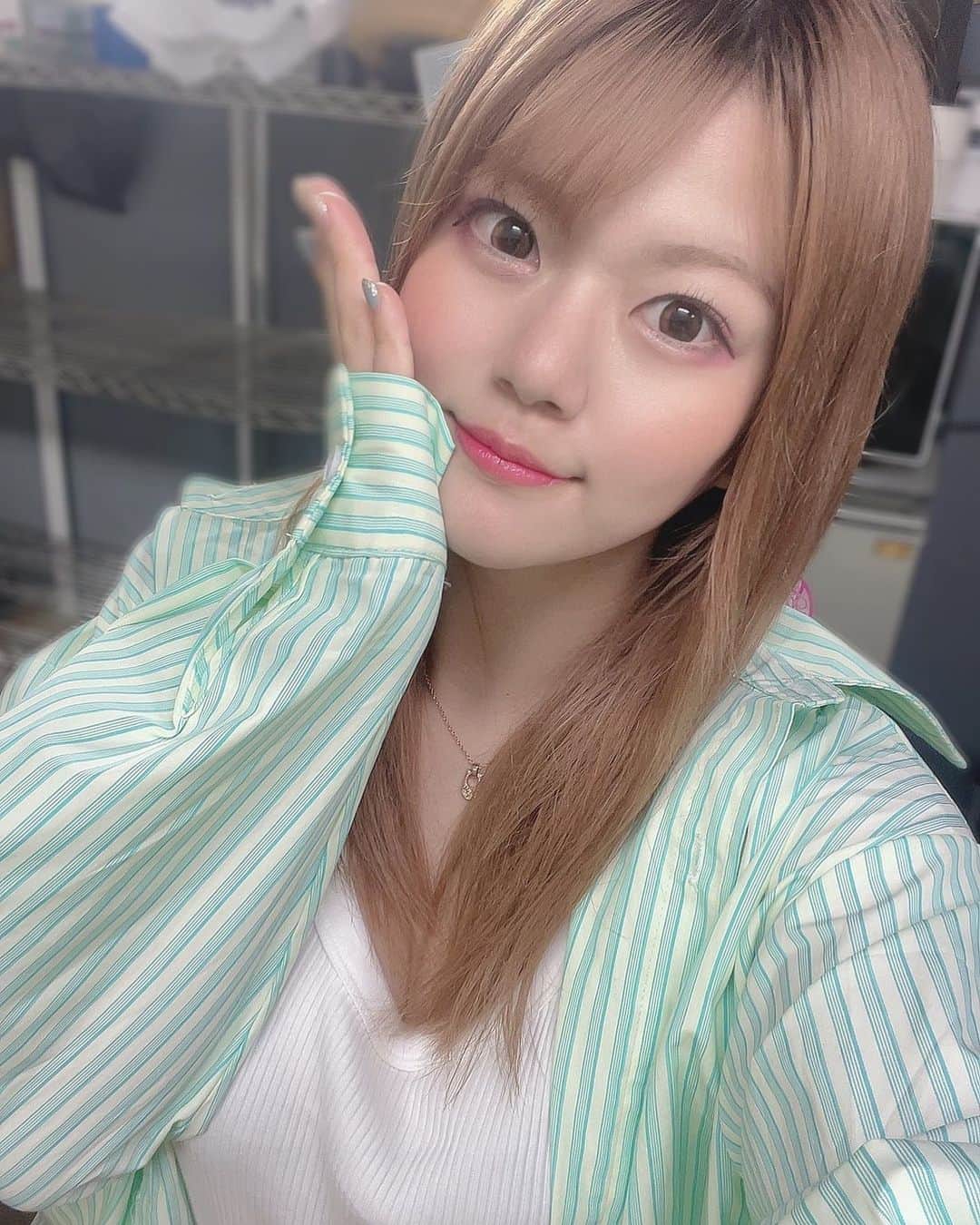 梅咲遥のインスタグラム：「週プロさん見てくださいましたか？💭💚 ストーリーにも載せたので 是非宜しくお願い致します🦴」