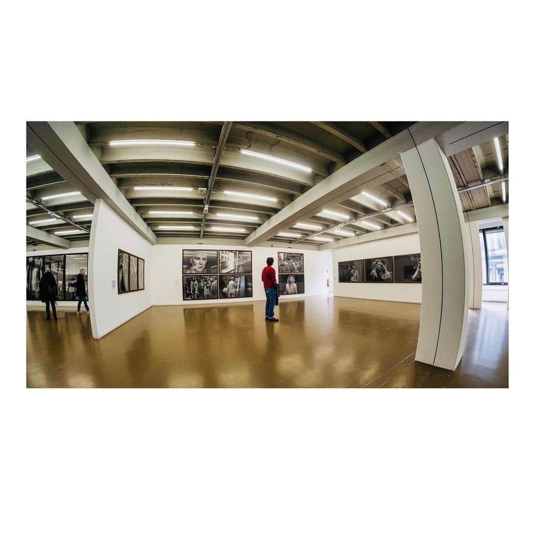 ピーター・リンドバーグさんのインスタグラム写真 - (ピーター・リンドバーグInstagram)「Few weeks left to discover Peter Lindbergh's first self-curated exhibition On view in Brussels' Espace Vanderborght until 14 May 2023   Take a closer look at 'Untold Stories' as seen by its visitors  Photos by @christophe_mendes7 @geertvyverman @kareem_rock_daz  (Cover image: @alexdeterwangne_visuals)  #LindberghUntoldStories #PeterLindberghBrussels #Brussels #Kunstpalast #Profirst」4月20日 0時01分 - therealpeterlindbergh