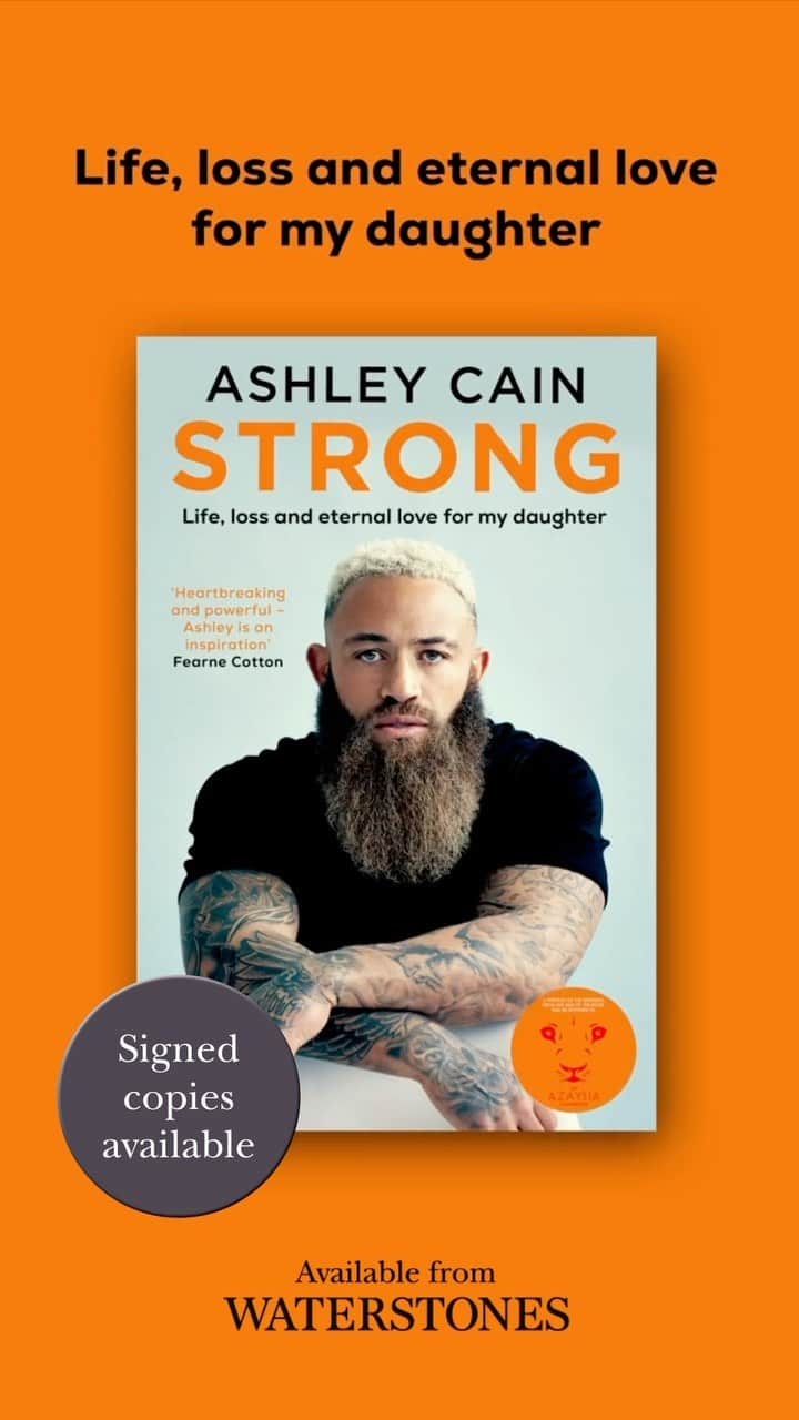 アシュリー・ケインのインスタグラム：「So here it is, the final cover of my new book 𝗦𝗧𝗥𝗢𝗡𝗚, coming 22nd June.   Someone asked me, what was more impactful. The birth of my daughter, or the passing of my daughter?   𝙉𝙚𝙞𝙩𝙝𝙚𝙧, 𝙞𝙩 𝙬𝙖𝙨 𝙩𝙝𝙚 𝙩𝙞𝙢𝙚 𝙞𝙣 𝙗𝙚𝙩𝙬𝙚𝙚𝙣. 𝙄𝙩 𝙬𝙖𝙨 𝙩𝙝𝙚 𝙟𝙤𝙪𝙧𝙣𝙚𝙮. 𝙂𝙚𝙩𝙩𝙞𝙣𝙜 𝙩𝙤 𝙨𝙥𝙚𝙣𝙙 𝙚𝙫𝙚𝙧𝙮 𝙨𝙚𝙘𝙤𝙣𝙙 𝙤𝙛 𝙚𝙫𝙚𝙧𝙮 𝙙𝙖𝙮 𝙬𝙞𝙩𝙝 𝙨𝙤𝙢𝙚𝙗𝙤𝙙𝙮 𝙩𝙝𝙖𝙩 𝙛𝙞𝙡𝙡𝙨 𝙮𝙤𝙪𝙧 𝙝𝙚𝙖𝙧𝙩 𝙬𝙞𝙩𝙝 𝙡𝙤𝙫𝙚. 𝙄𝙩 𝙢𝙖𝙠𝙚𝙨 𝙮𝙤𝙪 𝙛𝙚𝙚𝙡 𝙨𝙩𝙧𝙤𝙣𝙜. 𝙄𝙩 𝙜𝙞𝙫𝙚𝙨 𝙮𝙤𝙪 𝙘𝙤𝙪𝙧𝙖𝙜𝙚. 𝘼𝙣𝙙 𝙚𝙫𝙚𝙣 𝙩𝙝𝙤𝙪𝙜𝙝 𝙨𝙝𝙚’𝙨 𝙜𝙤𝙣𝙚, 𝙖𝙣𝙙 𝙮𝙤𝙪 𝙛𝙚𝙚𝙡 𝙨𝙤 𝙢𝙪𝙘𝙝 𝙥𝙖𝙞𝙣.. 𝙄𝙩 𝙜𝙞𝙫𝙚𝙨 𝙮𝙤𝙪 𝙖 𝙧𝙚𝙖𝙨𝙤𝙣 𝙩𝙤 𝙡𝙞𝙫𝙚.   You can pre order a 𝘚𝘐𝘎𝘕𝘌𝘋 𝘊𝘖𝘗𝘠 from @waterstones via the link in my bio.  Thank you for your kind words @fearnecotton 🙏🏾」