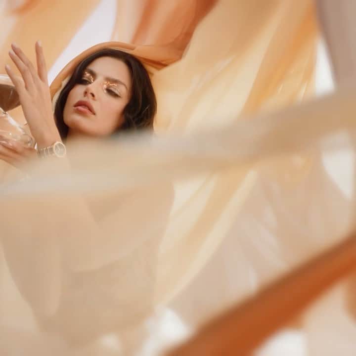 ラドーのインスタグラム：「Simplicity is the soul of elegance. Let yourself be captured by the smallest and most precious details of the new Centrix.  #Rado #RadoCentrix #DiamondWatch #Feelit」