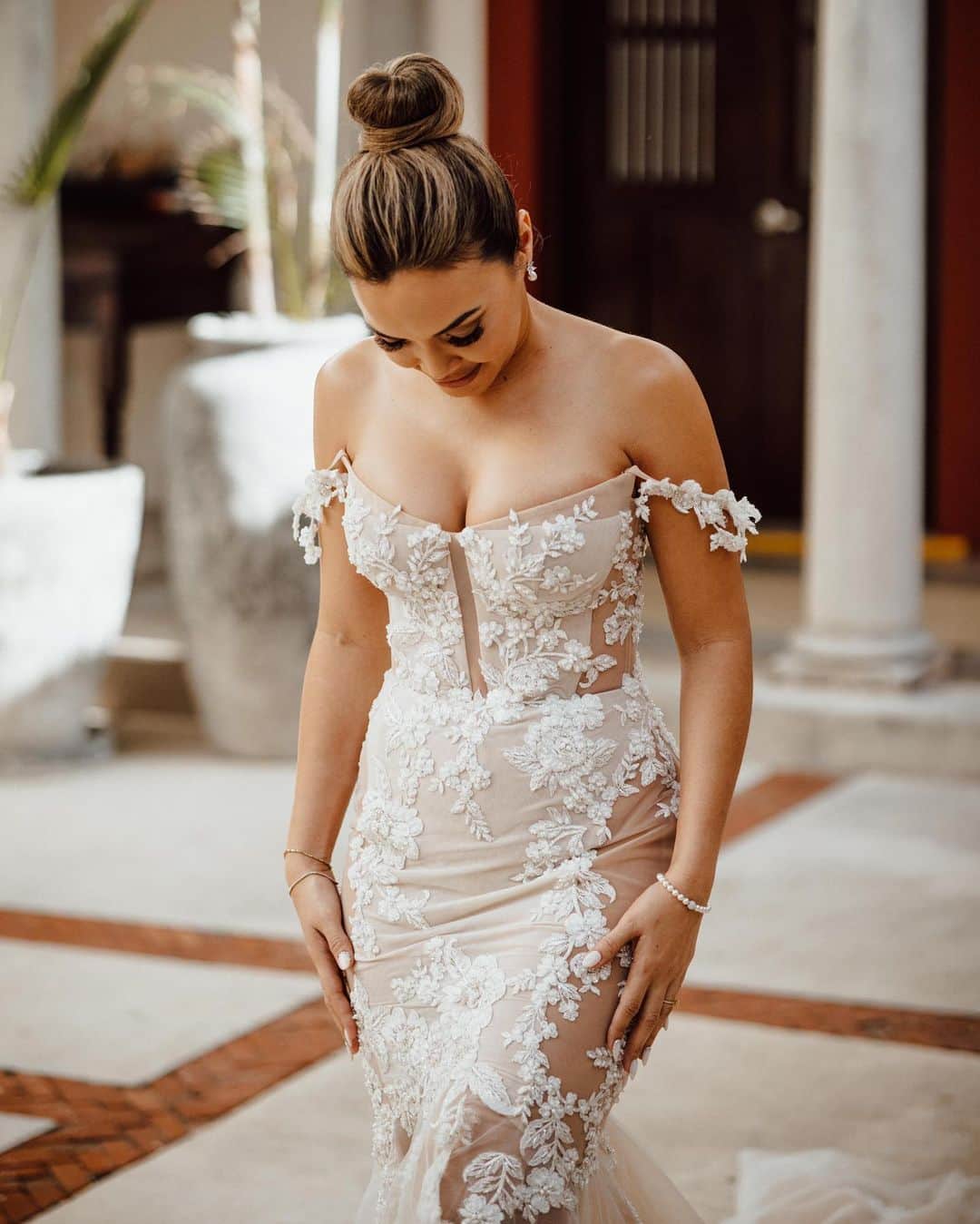 Galia Lahavさんのインスタグラム写真 - (Galia LahavInstagram)「Once in a lifetime moments in MAGIA 🤍 Say 'I DO' in #GaliaLahav and become a #GLBride. We're here to welcome you into our family and make your special day the most perfect it can be ✨」4月20日 0時12分 - galialahav