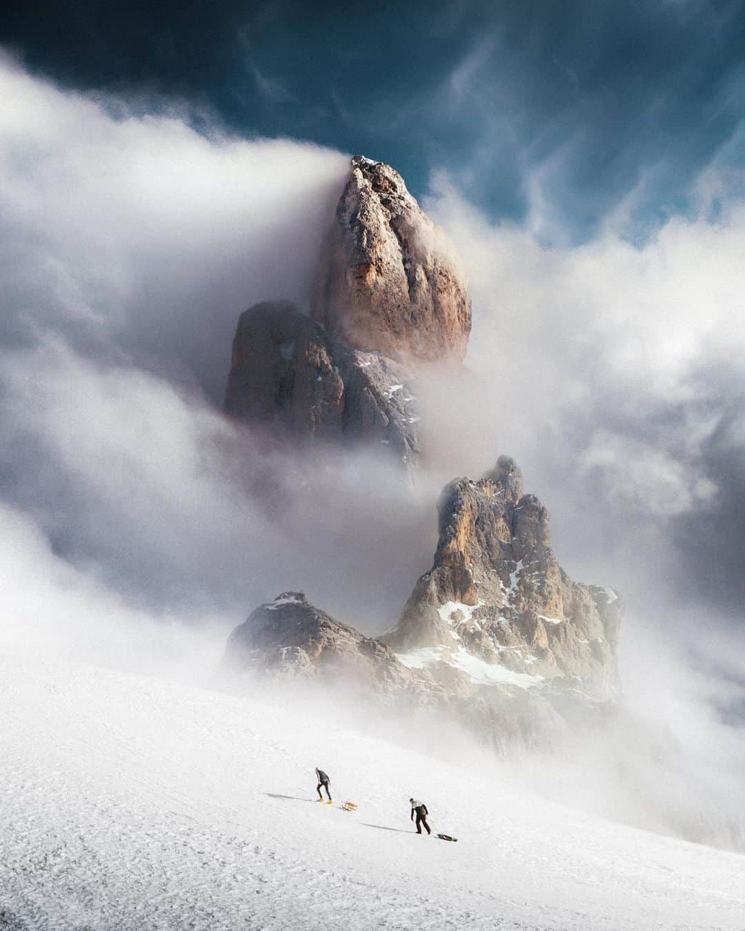 Canon Photographyのインスタグラム：「Castles in the sky 🏔️  Photo by @black.sail_ Curated by @rupertporpora . . . . . . . . . .   #bestmountainartists #mountainscapes #mountainslovers #mountainpeopleunite #mountainplanet #lovehiking #hikingworldwide #hikingphotography #mountainadventures #hikingaddict #hikingculture #hikingtheglobe」