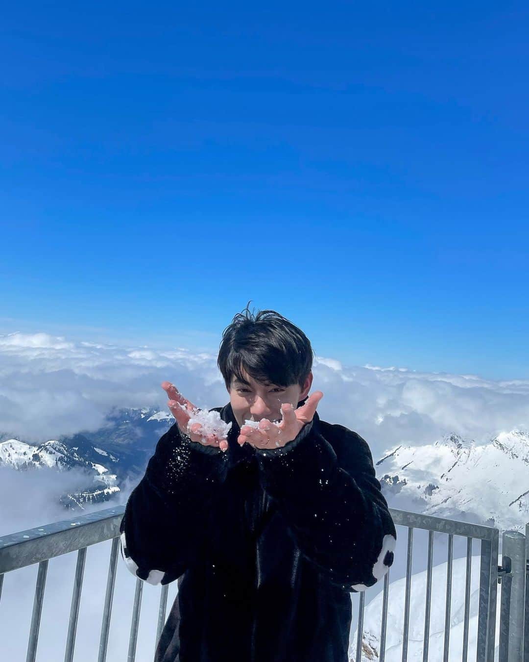 NEWYEARさんのインスタグラム写真 - (NEWYEARInstagram)「-5 Checked☑️🇨🇭」4月20日 0時25分 - newyear_kitiwhut