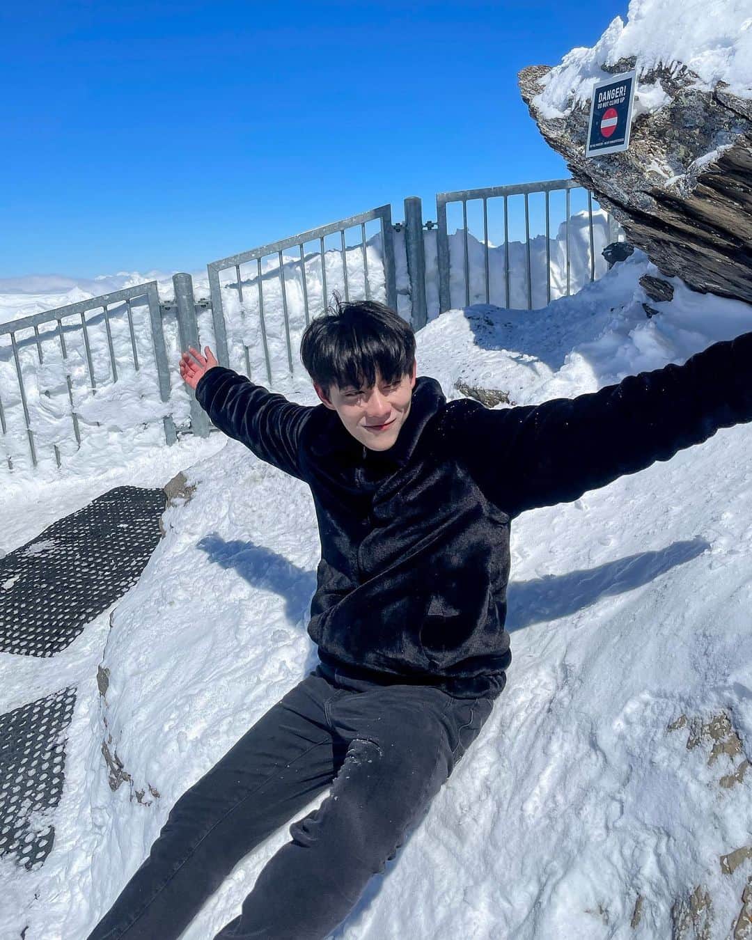 NEWYEARさんのインスタグラム写真 - (NEWYEARInstagram)「-5 Checked☑️🇨🇭」4月20日 0時25分 - newyear_kitiwhut
