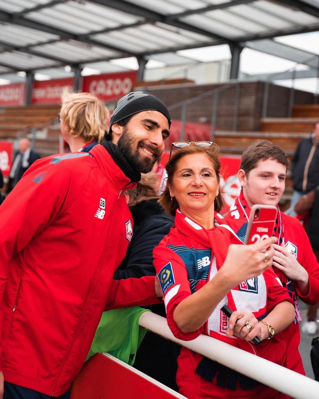 アンドレ・ゴメスのインスタグラム：「🔴⚪️ Famille lilloise ⚜️」