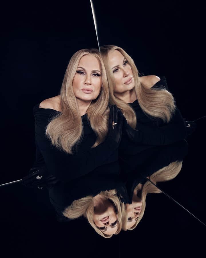 TIME Magazineのインスタグラム：「@jennifercoolidge is one of the 100 most influential people of 2023.  "So many of the qualities that have made everyone fall in love with her are outside of what is mainstream or expected: her eccentric mannerisms, hilarious improvisations, and, most of all, aching vulnerability," writes Mia Farrow (@realmiafarrow).  Read more, and see the full 2023 #TIME100 list, at the link in our bio. Photograph by Paola Kudacki (@paolakudacki) for TIME」