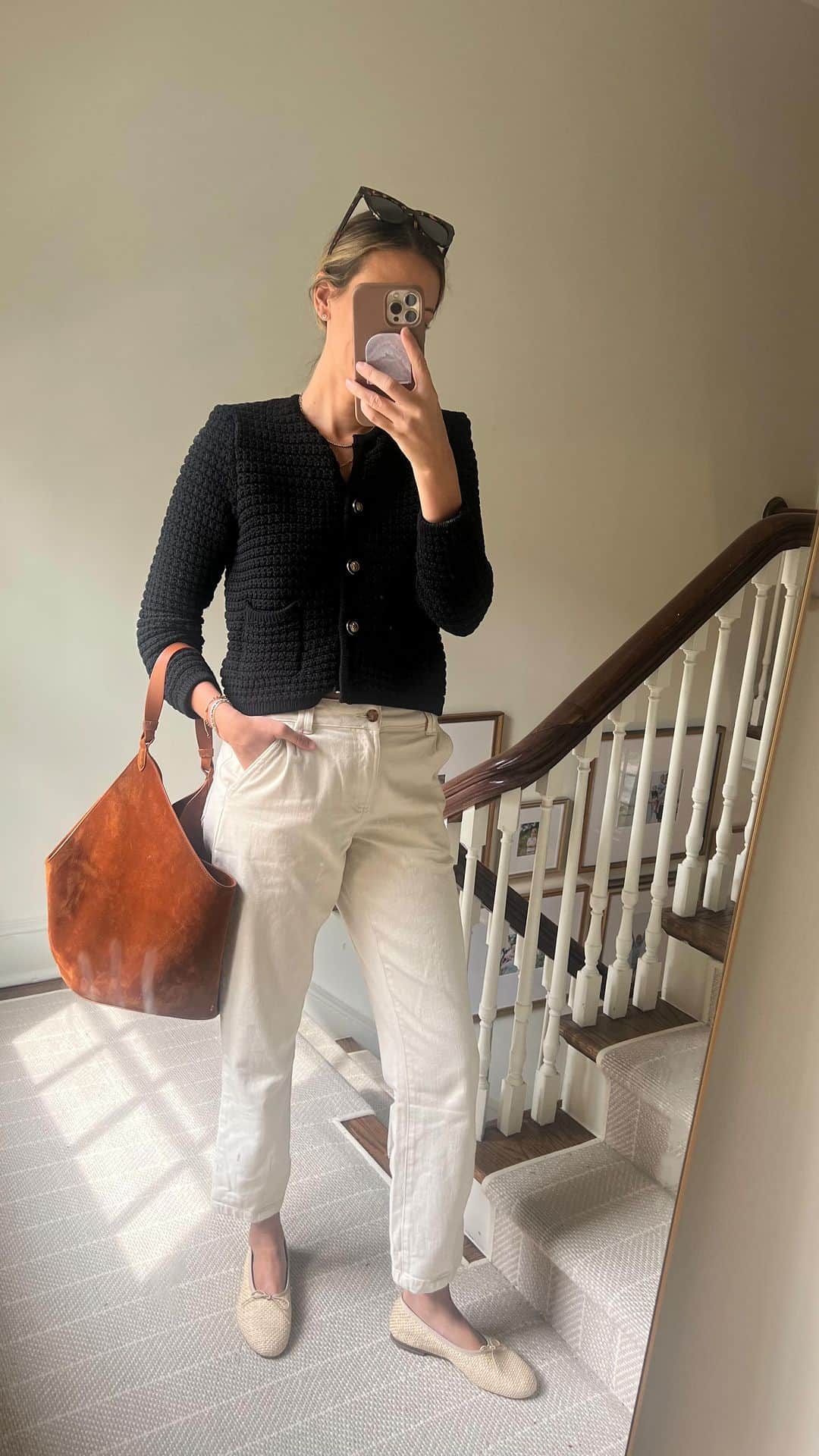 Anna Jane Wisniewskiのインスタグラム：「#ootd hope you have a good one! #classicstyle #momstyle」