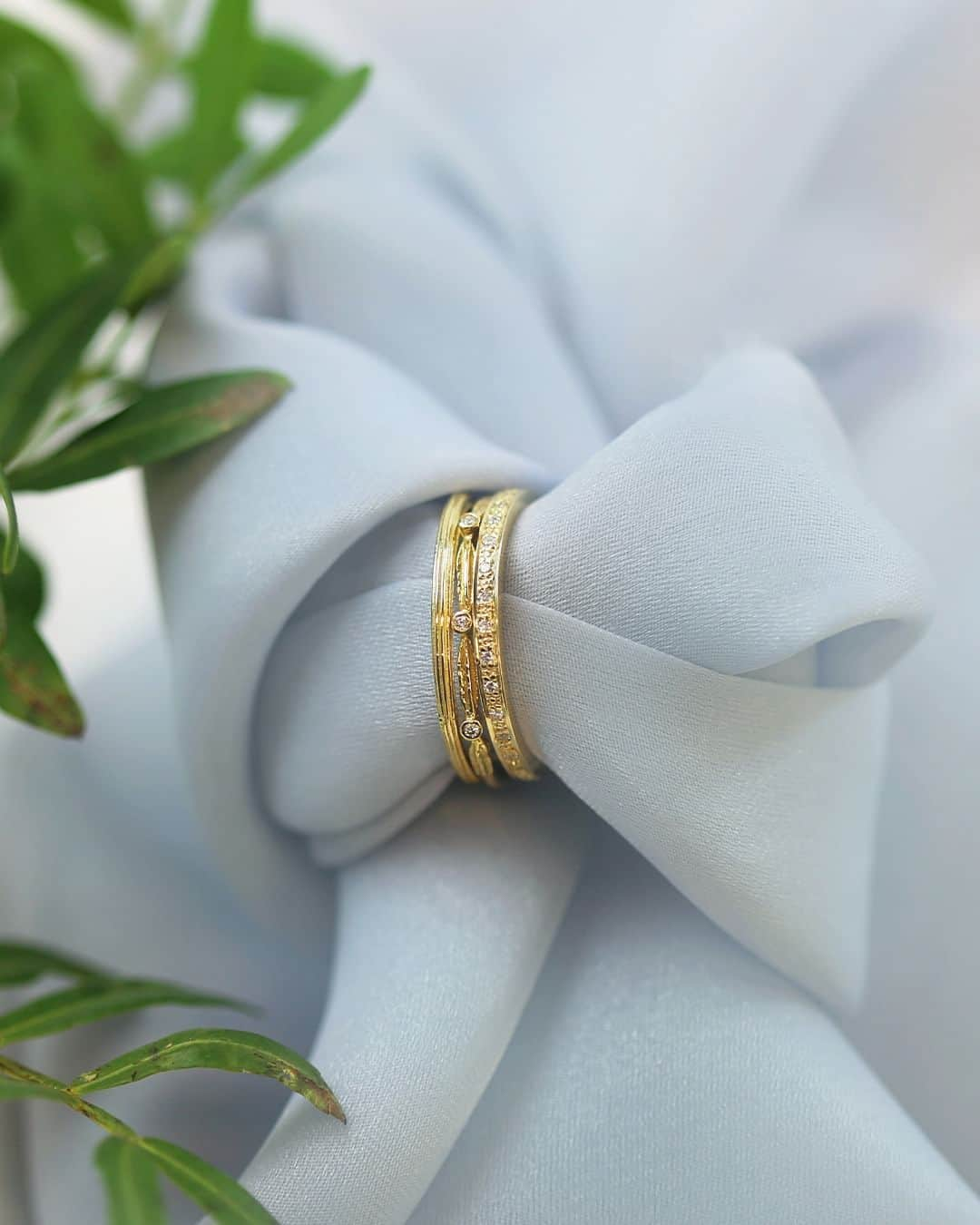 アレックスモンローのインスタグラム：「Three's most definitely not a crowd with these delicate diamond bands ✨  Discover intricate pieces to pair together via the link in bio 💍  #AlexMonroeJewellery #ResponsiblySourced #FineJewellery #WeddingRingInspiration #WeddingBands #SolidGold #InspiredbyNature #Diamonds #NatureDesign #HandmadeinEngland #Jewellery #HandmadeJewellery #JewelleryDesign」