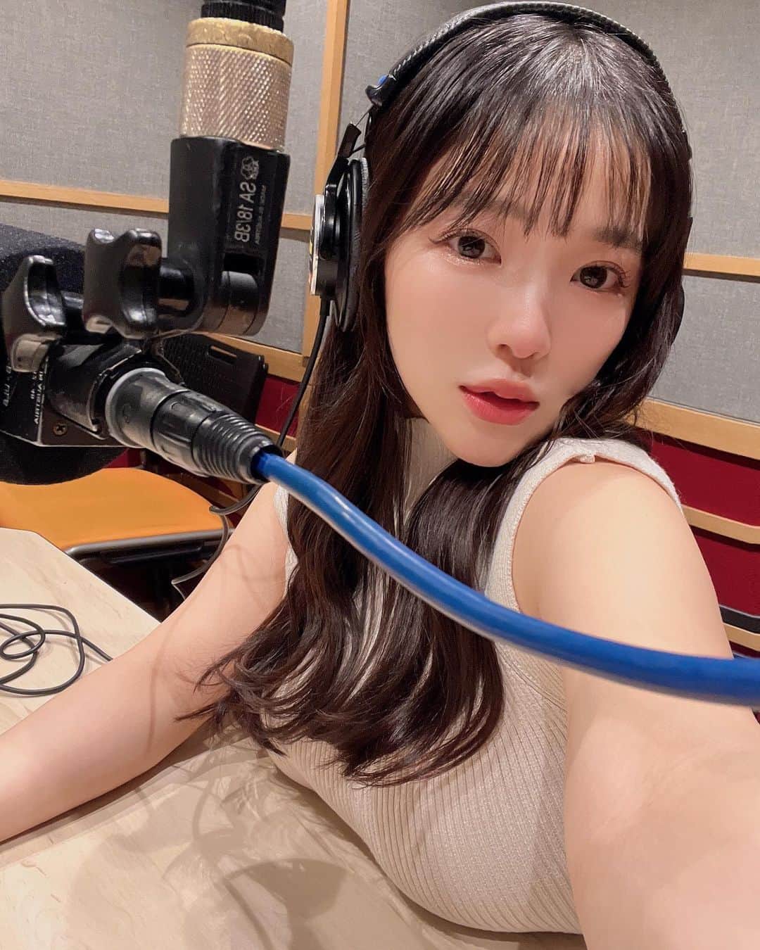 のインスタグラム：「📻🤎  最近は色んなラジオにもゲストに 呼んでいただいてます！ お知らせをお楽しみに📻📻  🤍🤍お知らせ🤍🤍  発売中📘 12枚目DVD『ぷるぷる天使』 4冊目写真集『生』 『グラドル名鑑2023』 『アサ芸Secret』  出演📺 4月27日【チャリロトよしもと】 BSよしもと 22:00〜23:40 5月11日【チャリロトよしもと】 BSよしもと　22:00〜23:40 5月25日【チャリロトよしもと】 BSよしもと　22:00〜23:40 6月8日【チャリロトよしもと】 BSよしもと　22:00〜23:40 6月22日【チャリロトよしもと】 BSよしもと　22:00〜23:40  映画🎞🎬 2023年秋頃公開 【夢叶えるサウナ】メインキャスト  【Regular posting🖤】 Jun Amaki EC site ＼ ｊｕn  ａｍａｋi OFFICIAL SITE ／ Original goods on sale.👗💕 From the highlight link :)🔖🧷  #天木じゅん #junamaki #天木纯 #グラビア #gravure #我是天木纯 #请叫我是天木纯小姐」