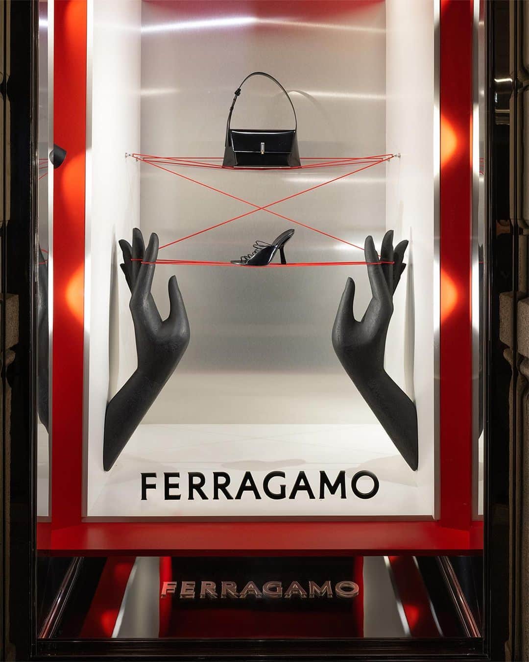 サルヴァトーレ・フェラガモのインスタグラム：「ENGINEERING MIRACLES. A SPECIAL INSTALLATION INSPIRED BY BALANCE AND DESIGN, DEDICATED TO THE #SALONEDELMOBILE2023. MILAN, VIA MONTENAPOLEONE 3 AND 20/4, 15 APRIL TO 5 MAY.」