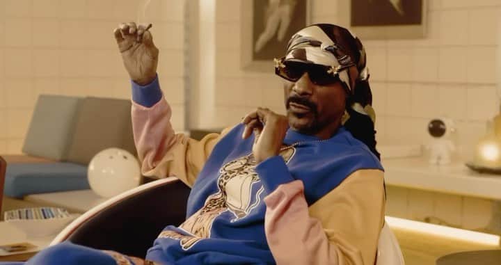 Bebe Rexhaのインスタグラム：「buckle up and enjoy the riiiideee 🍃💨🛰️ @snoopdogg SATELLITE music video OUT NOW!!!!!」