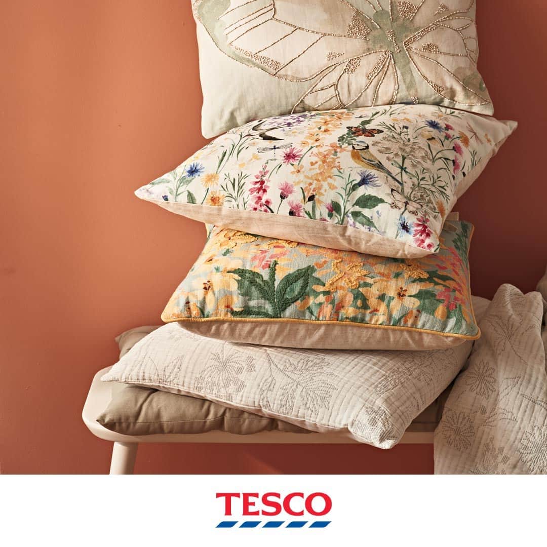 Tesco Food Officialさんのインスタグラム写真 - (Tesco Food OfficialInstagram)「Take a walk on the wild(flower) side? Add the new WWF collection to your home for a touch of spring🌿 Find bedding, cushions, mugs and more – click the link in bio for the full range.」4月20日 1時01分 - tescofood