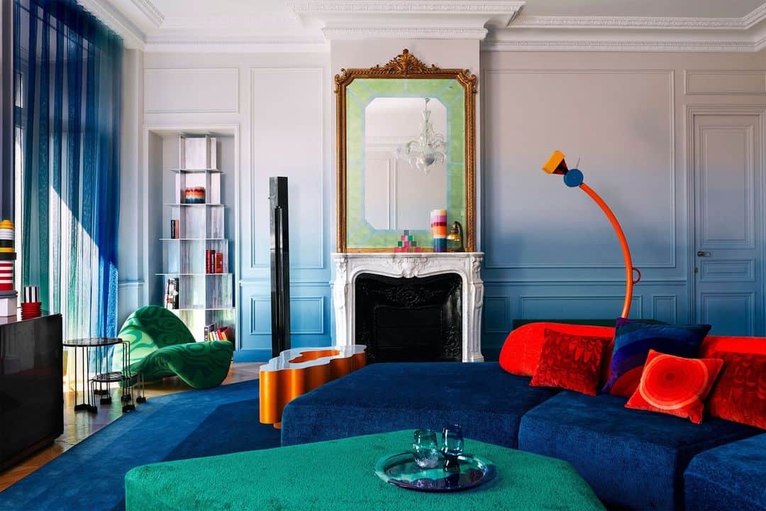 ELLE DECORさんのインスタグラム写真 - (ELLE DECORInstagram)「In this apartment, classic Parisian architecture goes on an acid trip. “The homeowners wanted to keep the idea of a traditional Haussmannian apartment, but with crazy details,” says Julien Sebban, founder of the four-year-old firm Uchronia (@uchronia_world), of the 2,600-square-foot space. “So we kept the original layout and the floors but turned everything upside down.” Here in the living room, for instance, a custom dégradé wall treatment (a gradient color scale that, unlike ombré, allows for a range of hues) was developed in collaboration with Atelier Roma in a bold spectrum of blues. “Where it was once banal,” the homeowner says, “it is now magic.”   Click the link in bio to tour the rest of this boundary-busting residence, as shown in our May 2023 issue. Written by @gaygassmann. Photographed by @felixdolmaillot.」4月20日 1時01分 - elledecor