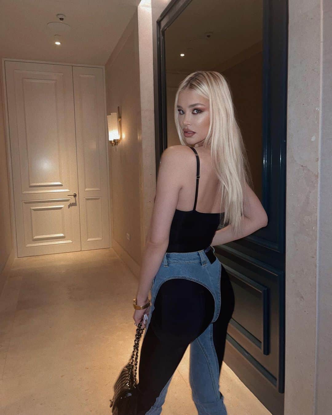 ソフィア・ミロシェヴィッチのインスタグラム：「mugler baby」