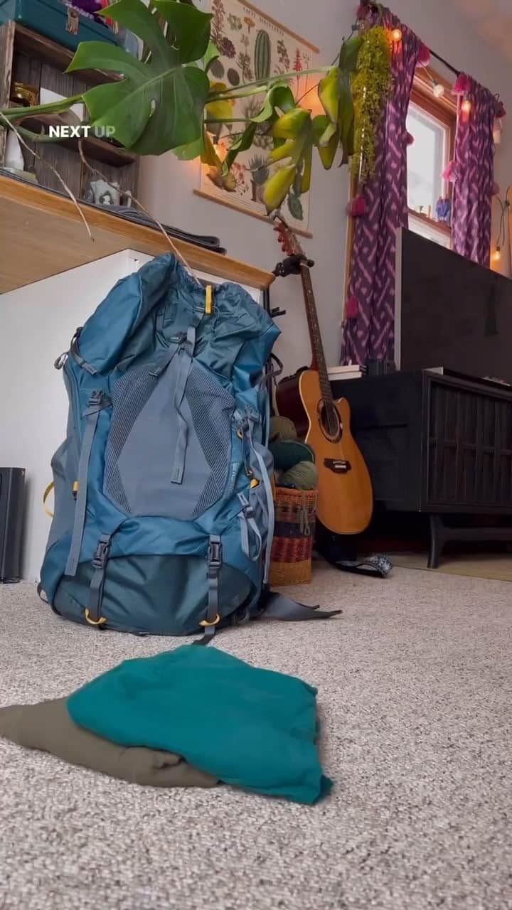 のインスタグラム：「Packing for a two-week trip might seem daunting, but Gregory community member Isabella makes it look like a breeze! Watch the entire video to see how she gets two weeks' worth of gear into one pack.   Pack: Maven 55  Click the link in our bio to shop 🙌 VC: @thelonesol」