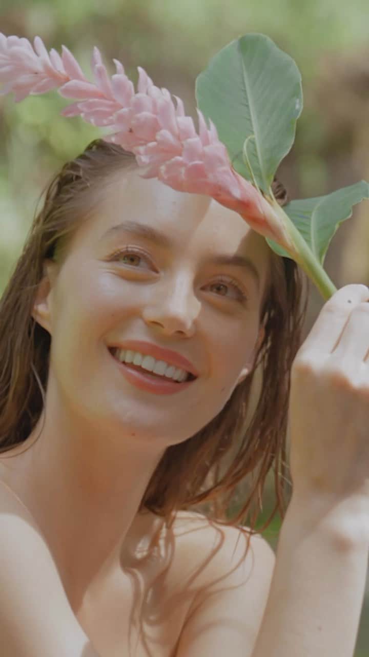 のインスタグラム：「New on shore: The Breezy Botanical Collection is the touch of romance your season has been waiting for.」