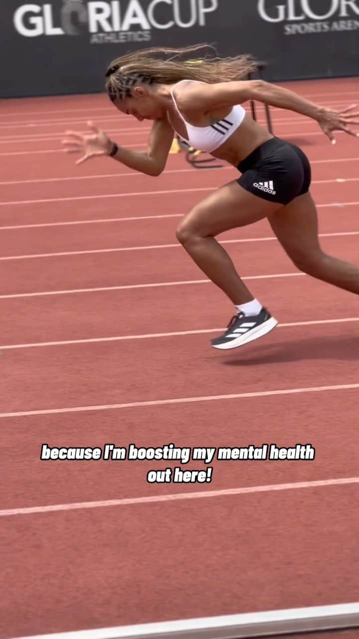 アシュリー・ネルソンのインスタグラム：「🧠🔋!!!  #trackandfield #running #mentalhealth」