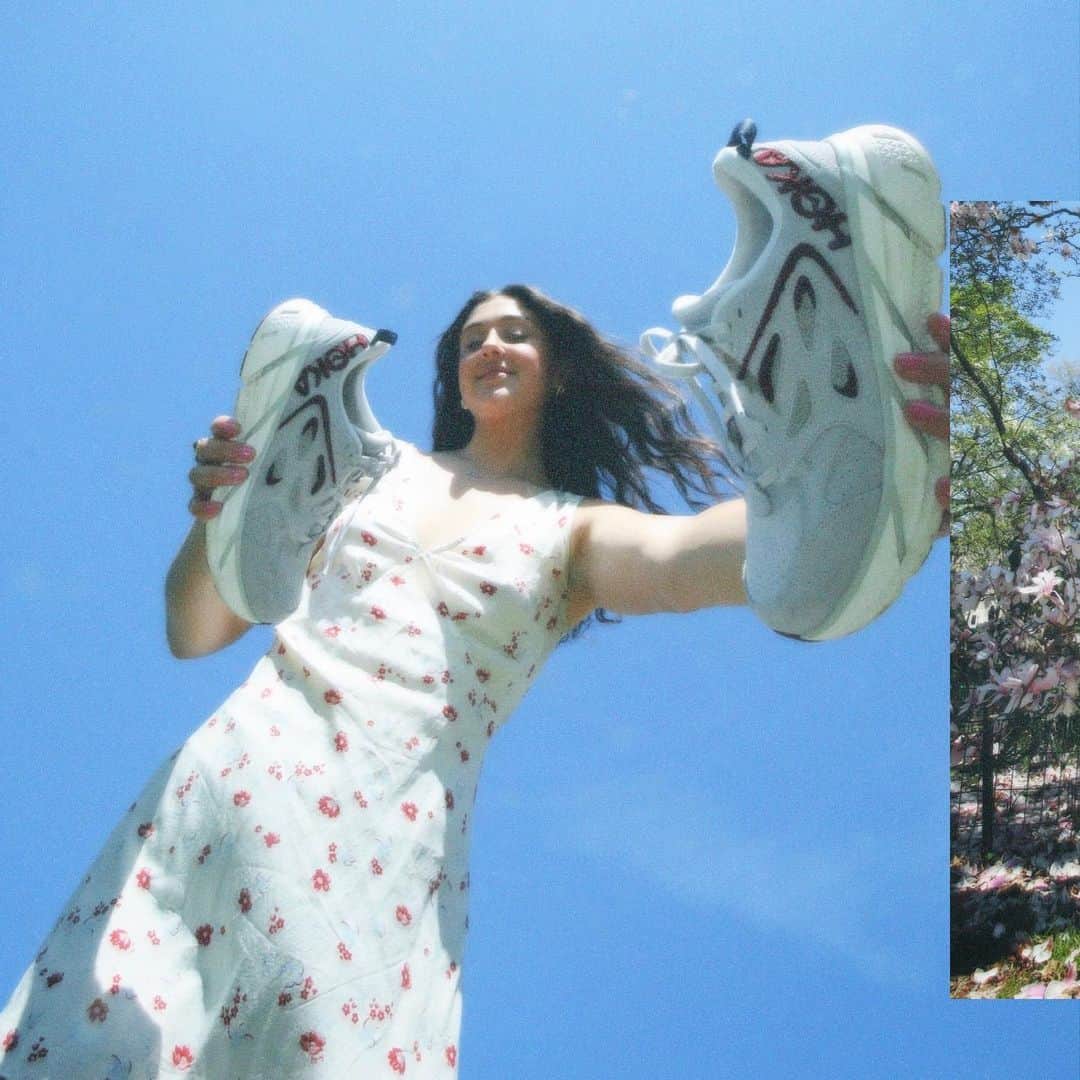 ホカオネオネさんのインスタグラム写真 - (ホカオネオネInstagram)「Spring is in the air! 🌸 Global Athlete Ambassador Kate Glavan (@kateglavan) styles the new Clifton L Embroidery during cherry blossom season in NYC. In two new fun colorways, both with fluffy embroidered detailing, this iteration of Clifton is perfect for an everyday spring look.  📸: @jamiepixx   #HOKA #Clifton #spring #aestheticshoes」4月20日 1時21分 - hoka