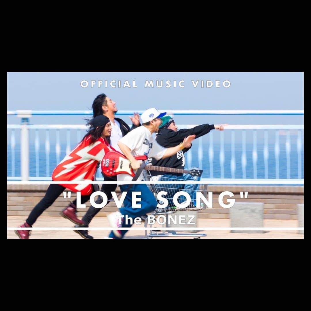 The BONEZさんのインスタグラム写真 - (The BONEZInstagram)「【新曲 Love song MV解禁】 4thアルバム “Yours” リリース! youtu.be/7E1H4MY4y18   何度見ても面白い作品に仕上げてくれた @taka_6_vof  @ko_fromtheabyss   Music Videoに友情出演してくれた @japan_leaders  カップル役 @uc0555 @natsukawa_asa  お巡りさん役 @hayarbus  ありがとうございました‼︎🙏  photo by @ysz.photo  #TheBONEZ #thebonez10 #骨から気合い #新しい学校のリーダーズ」4月20日 1時34分 - the____bonez