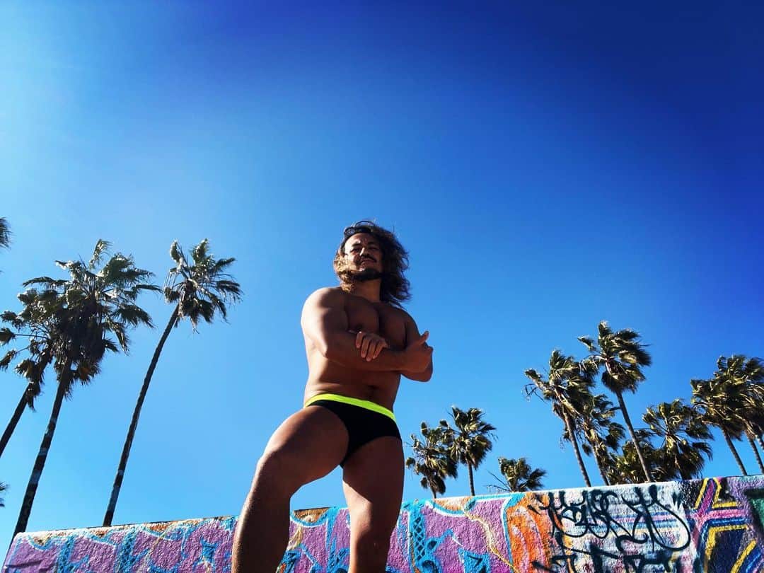 のインスタグラム：「ベニスの星になった。 #muclebeach  #今成夢人」