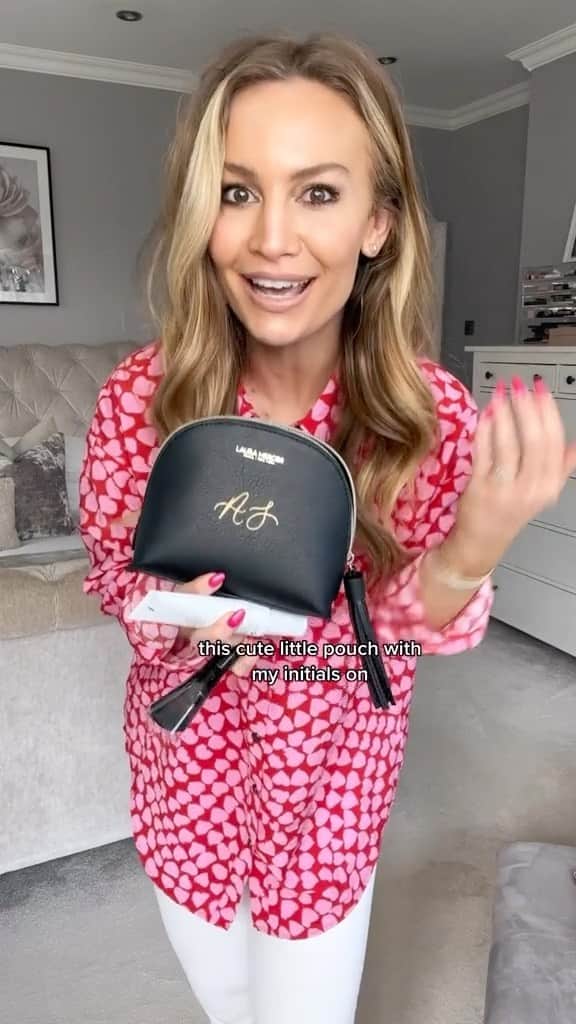 Anna Sacconeのインスタグラム：「GRWM to go to brunch with @lauramercier 🥰💖🌸🥐 #sacconejolys #annasaccone #momof4 #lauramercier #mumof4 #4kidsmama #mommyvlogger #30somethingstyle #grwm #getreadywithme #gifted」