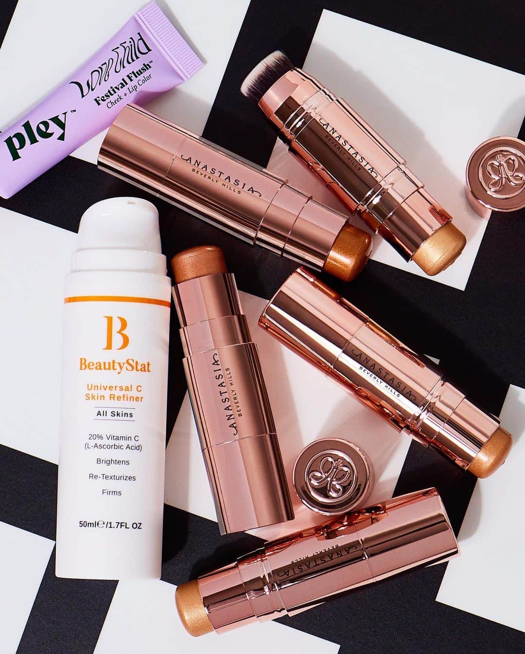 ipsyのインスタグラム：「Mega Drop Shop means all the must-have, best-selling products you’ve been eyeing are up to 80% off. Run to the link in our bio to shop now. 🤑 #IPSY   Products: @beautystat Universal C Skin Refiner @anastasiabeverlyhills Stick Highlighter @pleybeauty Festival Flush」