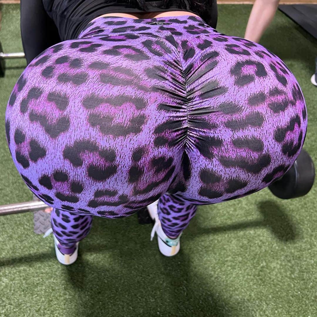 Kendra Lustさんのインスタグラム写真 - (Kendra LustInstagram)「Does my butt make my #leggings look too tight ? #HappyHumpday」4月20日 1時38分 - kendralust