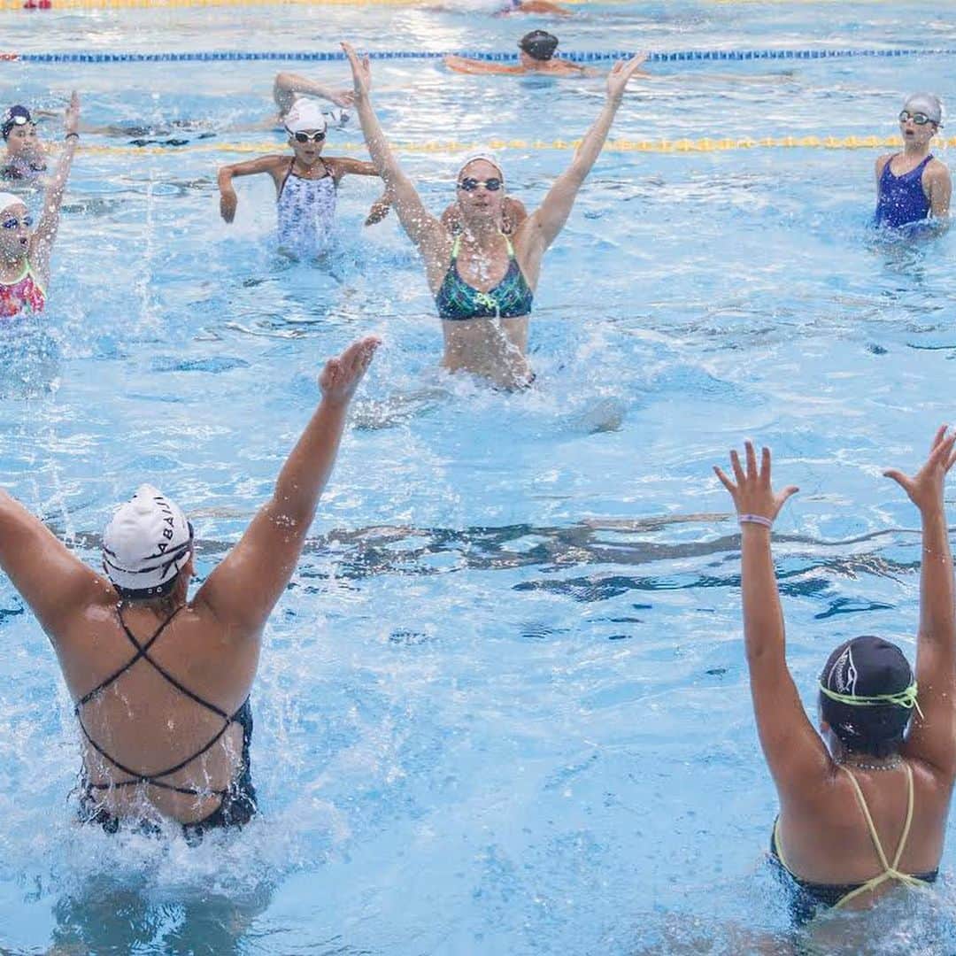 ヴィルジニー・デデューさんのインスタグラム写真 - (ヴィルジニー・デデューInstagram)「🧜🏼‍♀️ SYNCHRO CAMP 🧜🏼‍♂️ —— 2023 - XVI Editions ——  Aix-en-Provence • Retrouvez vos Stage d’été Synchro Camp à Aix-en-Provence avec toute mon équipe.  SEMAINES: — 23 au 29 Juillet 2023 — 30 juillet au 5 août 2023  Depuis 2006 je vous accompagne pour ces stages de perfectionnement à partir du Niveau SynchroDecouverte  🌟 Tout Niveau - Tout âges - Filles - Garçons - Toutes Nationalités 🌟  ➡️ INFOS & RÉSERVATIONS Site:  Www.virginiededieu-synchrocamp.com  ➡️ email: stagesindividuels@spartner-agency.com  Hâte de vous retrouver 🧜🏼‍♀️💦🧜🏼‍♂️🌟👏🏼👏🏼👏🏼  @campsbyspartner @aixmaville  📸 @antoningrenier @jean_charles_maes  #synchrocamp #synchrocamp2023 #summercamp #artisticswimming #synchronisedswimming #natationartistique #natationsynchronisée #swimmer #synchro #kids #athlete #artist」4月20日 1時39分 - virginie_dedieuoff