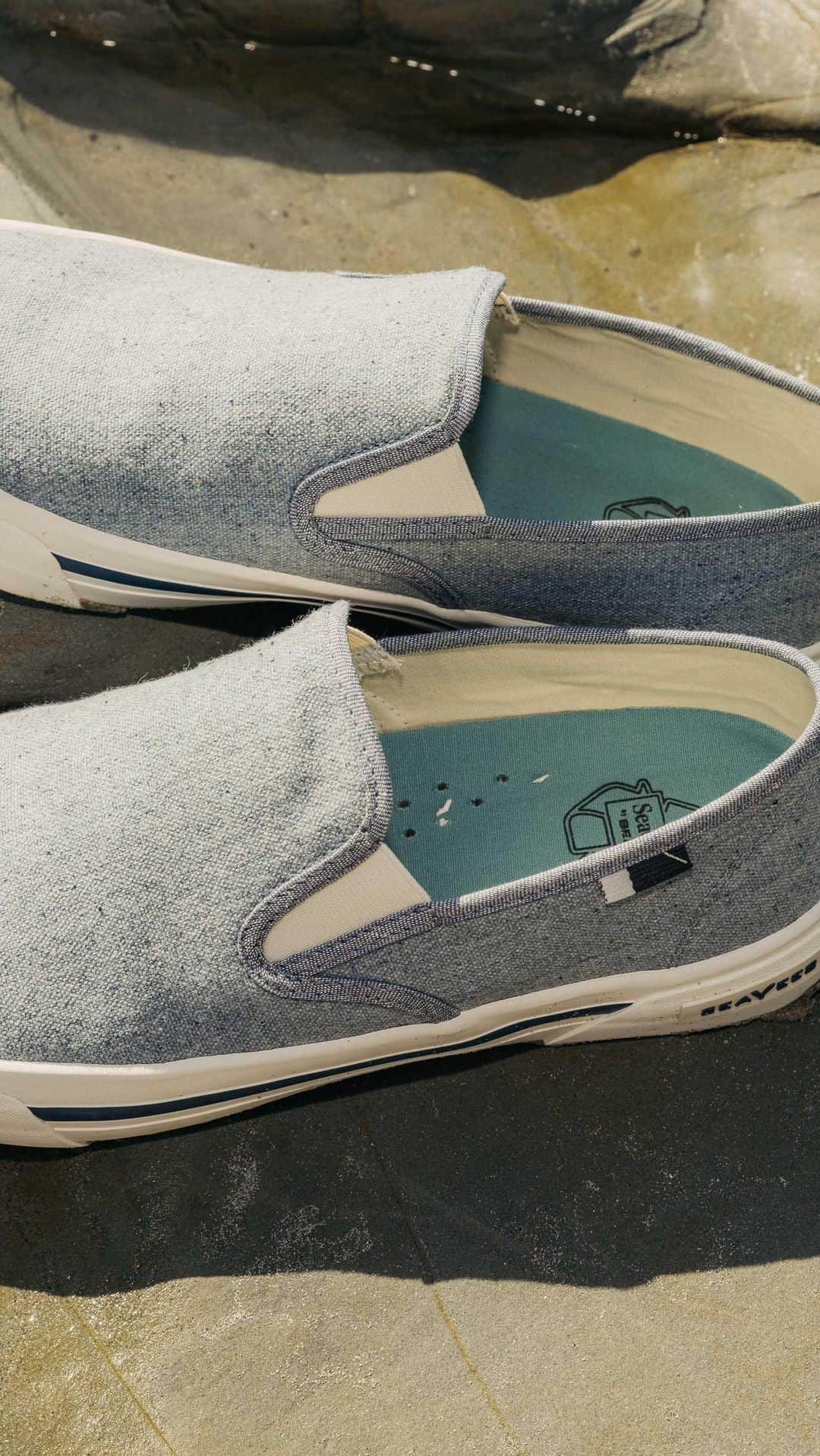 シービーズのインスタグラム：「Denim scraps 🤝 denim sneakers. We’re styling ours with the maxi skirt of our dreams made with upcycled jeans.   #earthmonth #recycleddenim #thrifted #upcycling」