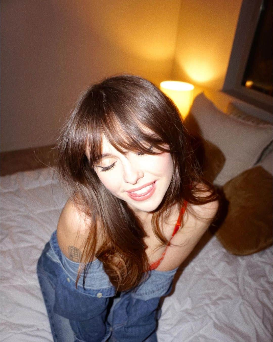 Acacia Brinleyさんのインスタグラム写真 - (Acacia BrinleyInstagram)「Kickin my feet & twiddling my thumbs📞 ❤️」4月20日 1時47分 - acaciakersey