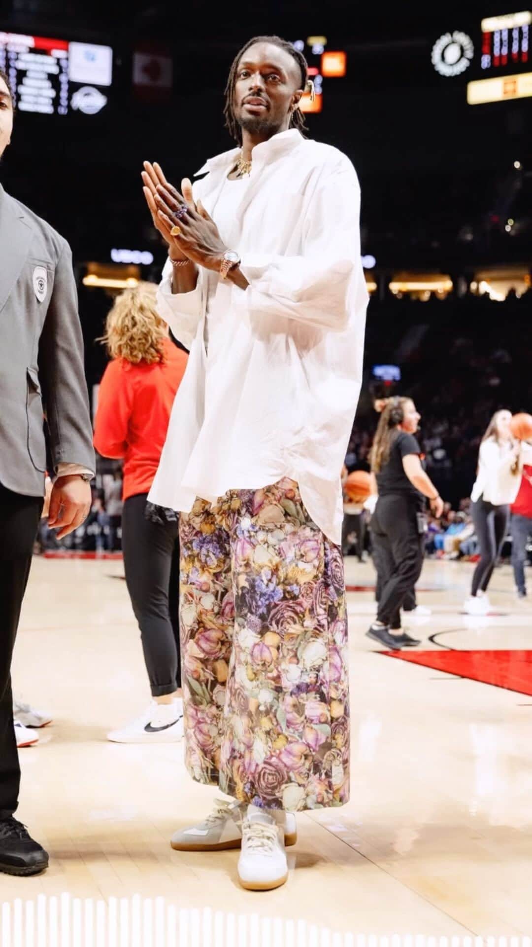 ポートランド・トレイルブレイザーズのインスタグラム：「“It’s a family setting.”   @jeramigrant discusses his first season in Portland and his impending free agency on another exit interview edition of The Brief Case. Listen/subscribe link in the bio.」