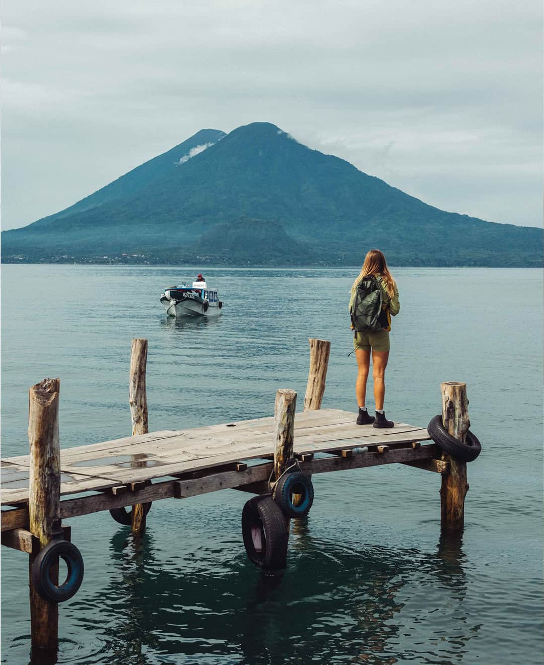 BILLABONG WOMENSさんのインスタグラム写真 - (BILLABONG WOMENSInstagram)「@annagudauskas exploring the Pacific coast of Guatemala in our Windy Trails jacket made of a lightweight recycled nylon shell. The perfect layer to always have in your backpack.  #BillabongAdventureDivison」4月20日 2時00分 - billabongwomens