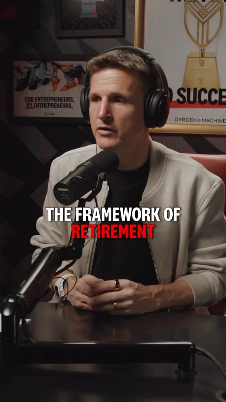 ロブ・ディアデックのインスタグラム：「Why wait until you’re 65 to finally enjoy your time when you can design your own version of retirement now?  New episode of #BuildWithRob out NOW!」