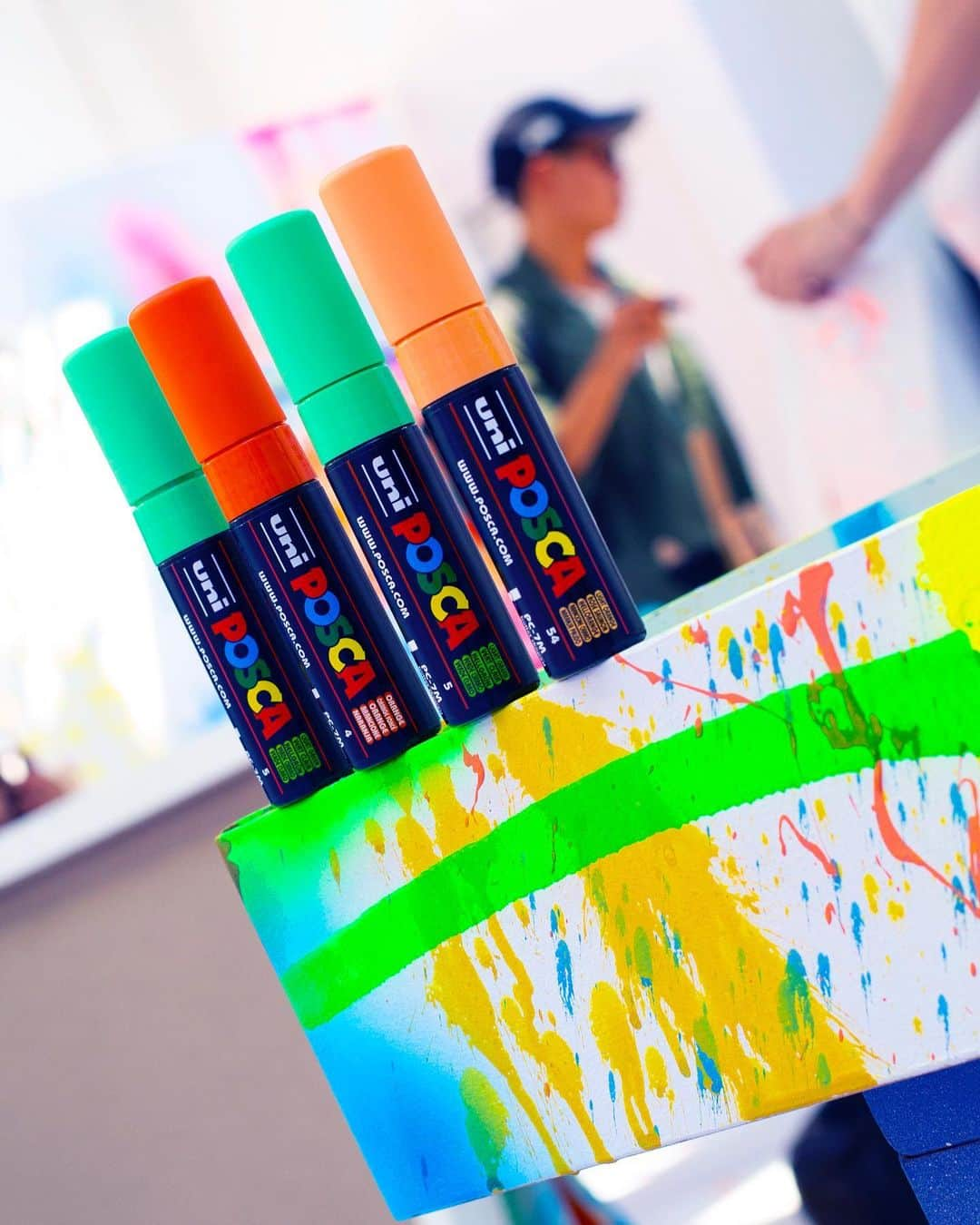 YOOX.COMさんのインスタグラム写真 - (YOOX.COMInstagram)「Have you ever wished to have at your disposal hundreds of @posca.it markers? @disegnetti_depressetti is using them all for her live performance at THE COLOUR SQUAD - Designing Tomorrow Together event by #YOOX. And for anyone in the mood of a dance, @giuliacentofante wrapped up the day with her DJset (a music experience by @idaysmilano)! Come visit us tomorrow from 12:30pm to 5:00pm at Torneria, via Tortona 32, Milan.」4月20日 2時11分 - yoox