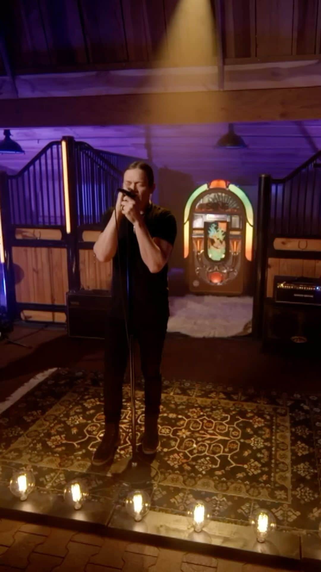 3 Doors Downのインスタグラム：「A little bit of #HereWithoutYou from our episode of @thesongtv 🤘  #3doorsdown #livemusic #thesongtv #explore #reels」
