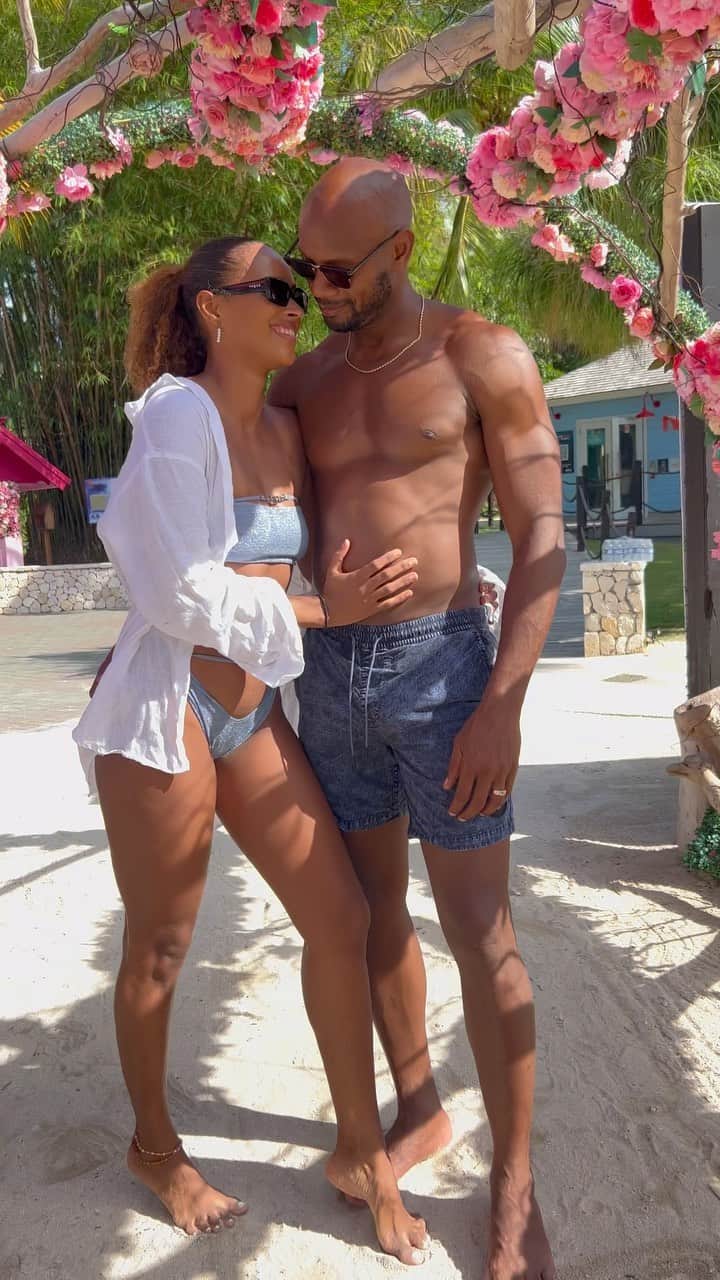 アサファ・パウエルのインスタグラム：「A Dream Come True!💕😍 . . . #loversandfriends #beachbabes #asafapowell #sandalsresorts」